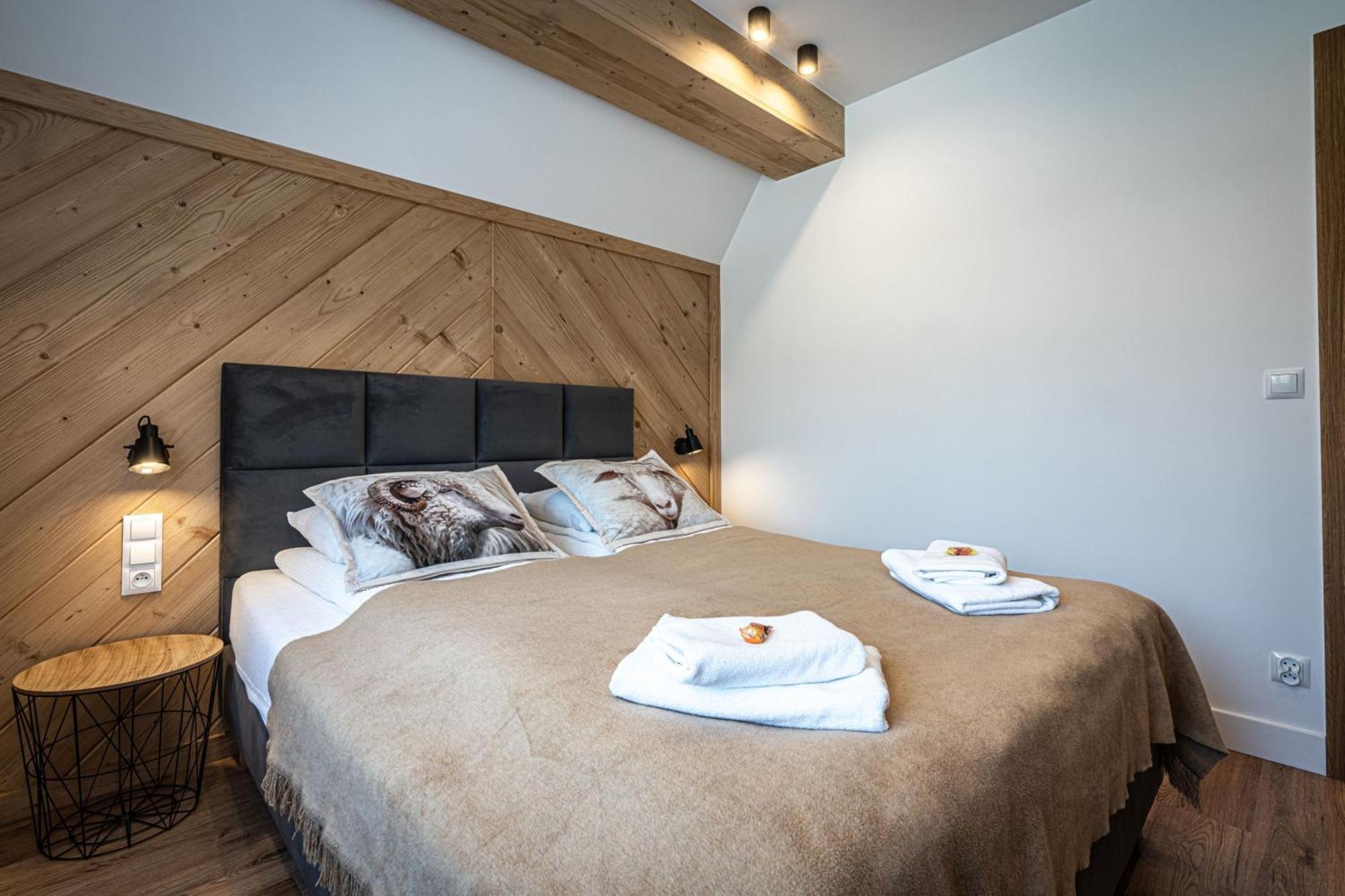 Deluxe Apartment 2 bedrooms balcony