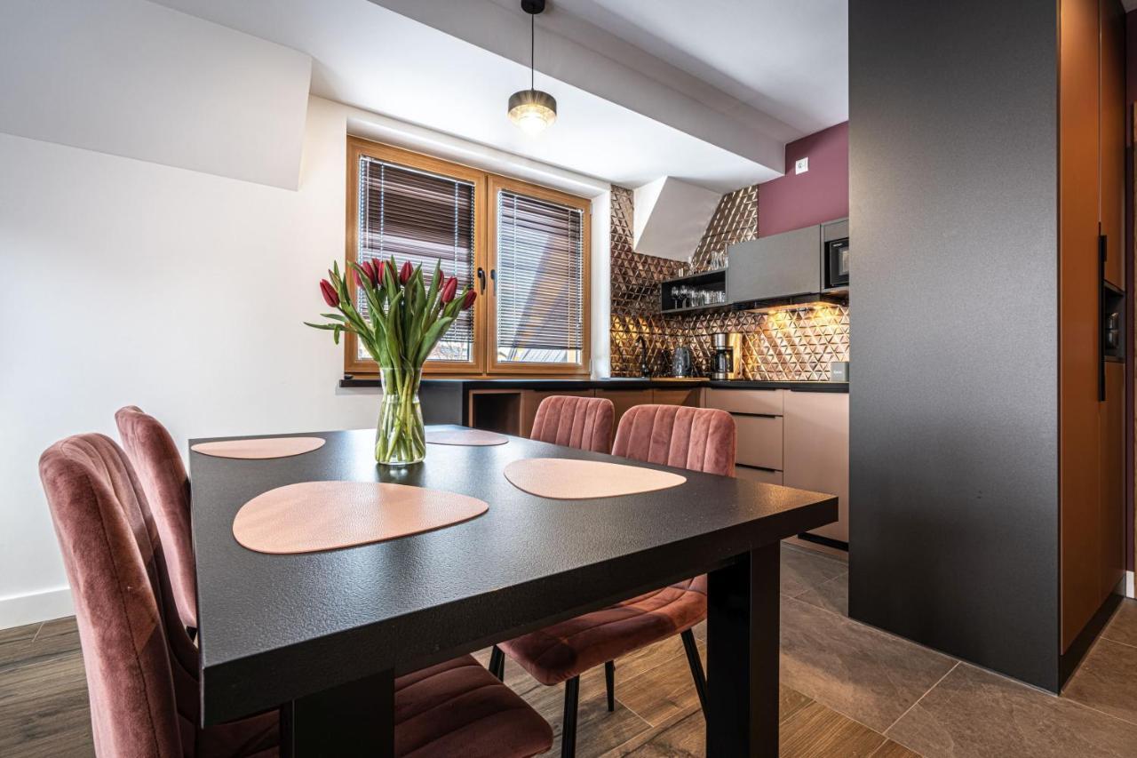 Deluxe Apartment 2 bedrooms balcony