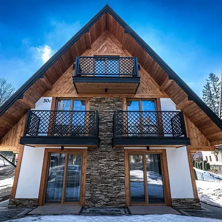 Willa Trawers-3